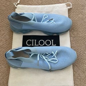 CiLool Walking shoes size 37 / 7 worn 2x comes w/dust bag Light Blue